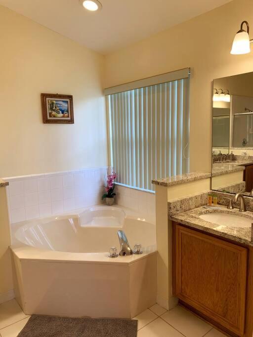 Minutes To Disney! Spacious Home W/ Private Pool, Themed Rooms! オーランド エクステリア 写真