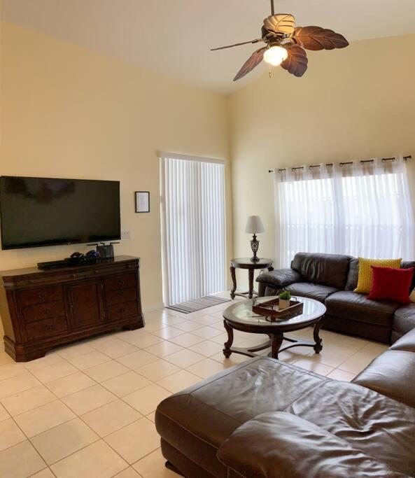 Minutes To Disney! Spacious Home W/ Private Pool, Themed Rooms! オーランド エクステリア 写真